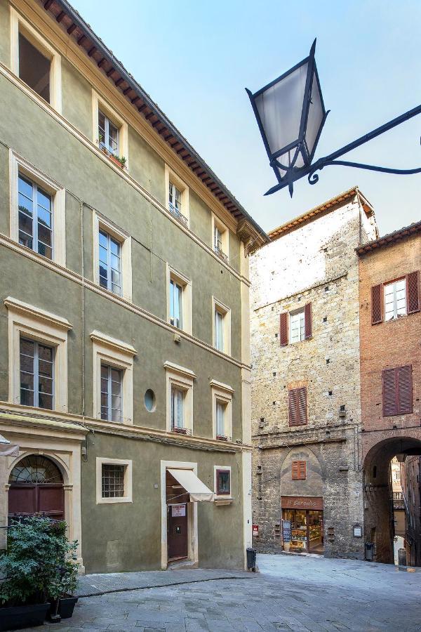 Residenza D'Epoca Le Aquile Bed and Breakfast Siena Eksteriør billede